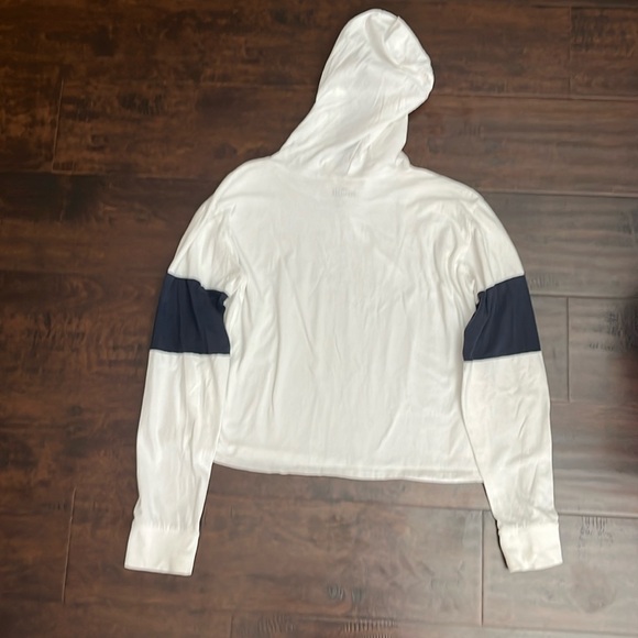 Bundle of two Hollister long sleeve shirts - Picture 4 of 7